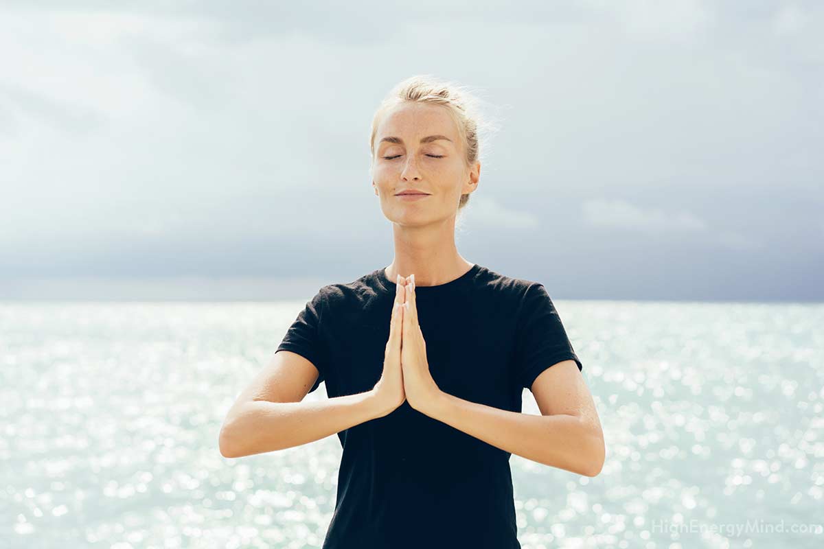 Meditation ist das ideale Mittel, um sich mit den Chakren zu verbinden und ihren Entwicklungsstand zu erfühlen und auszugleichen. Meditation ist das ideale Mittel, um sich mit den Chakren zu verbinden und ihren Entwicklungsstand zu erfühlen und auszugleichen.
